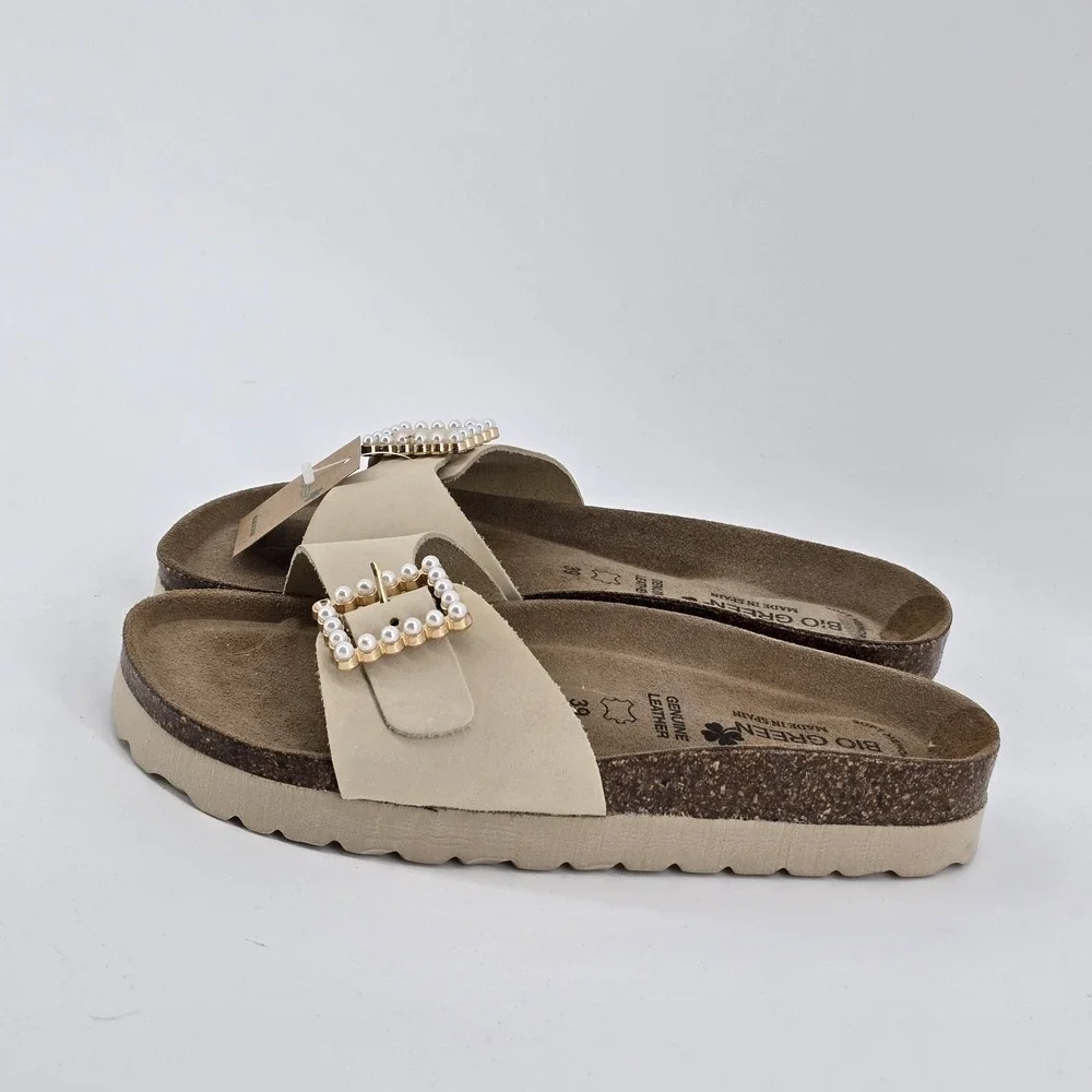BIO GREEN Leather Upper Pearl Buckle Woman's Sandals Sz‎ 39 /8.5 Cream New